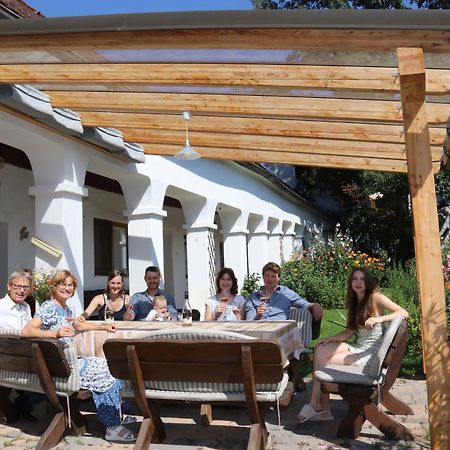 Weingut Bohrn Himmelbett Otel Herrnbaumgarten Dış mekan fotoğraf